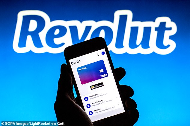 تأسست Revolut في عام 2015 من قبل التاجر السابق في Credit Suisse و Lehman Brothers نيك ستورونسكي ، 38 عامًا ، وفلاد ياتسينكو ، 39 عامًا (صورة ملف)