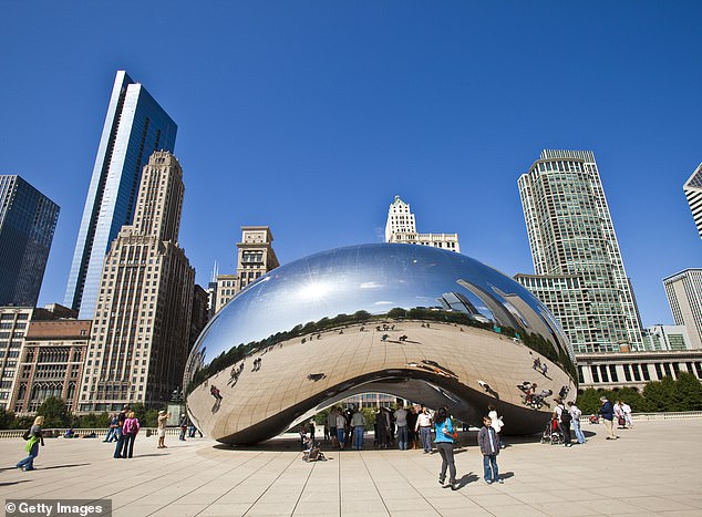 حديقة الألفية هي المكان الذي يقع فيه Bean الشهير ، Cloud Gate