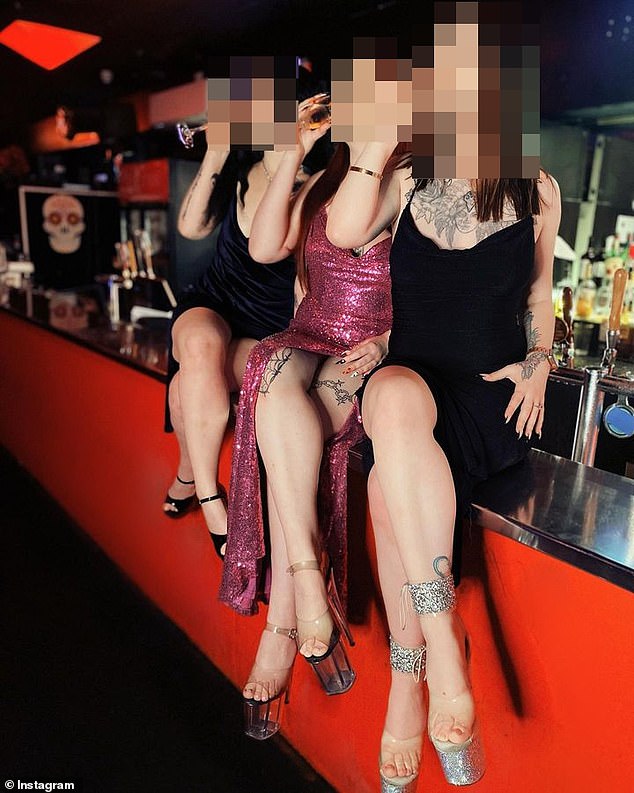 قال ديفيد روس ، المدير العام لنادي Maxine Gentlemen's Club ، إنه لم ير قط `` حادثة مستوحاة من العنصرية '' في المكان (في الصورة) من قبل وصدم من سلوك السناتور Thorpe