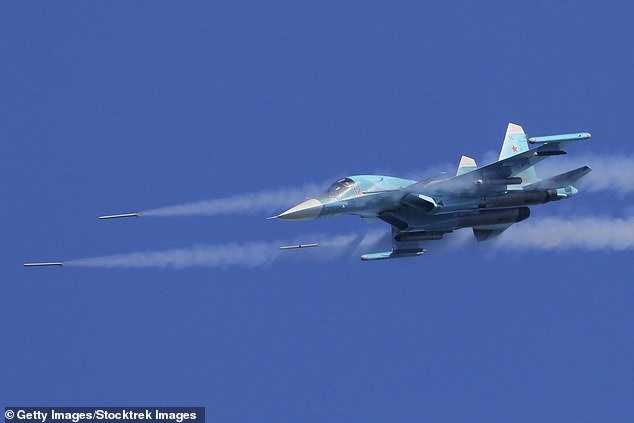 أطلقت SU-34 (صورة الملف) عن طريق الخطأ قنبلة في المدينة التي يزيد عدد سكانها عن 400000 نسمة ، مما أدى إلى فقدان مبنى سكني بصعوبة