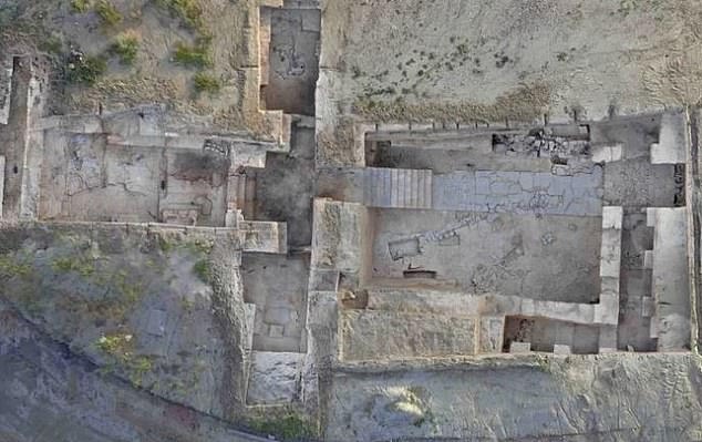 تم بناء Casas del Turuñuelo ، في الصورة من الأعلى ، من قبل Tartessos - وهي حضارة تاريخية استقرت في شبه الجزيرة الأيبيرية الجنوبية منذ حوالي 3000 عام