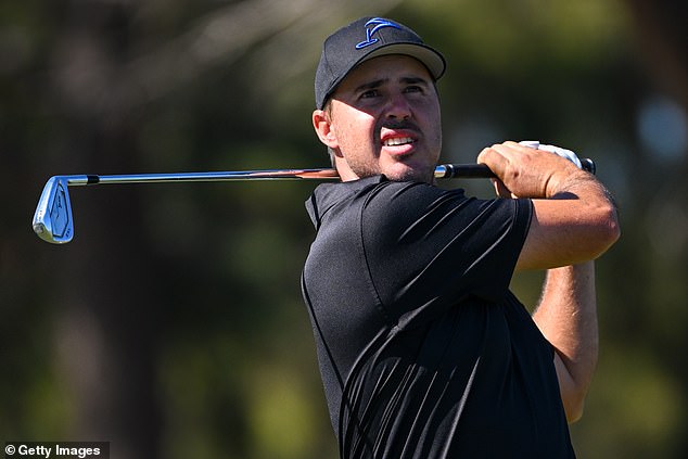 خاض Chase Koepka بطولة السكتة الدماغية مع زملائه في فريق Smash GC ، وهو جالس -10