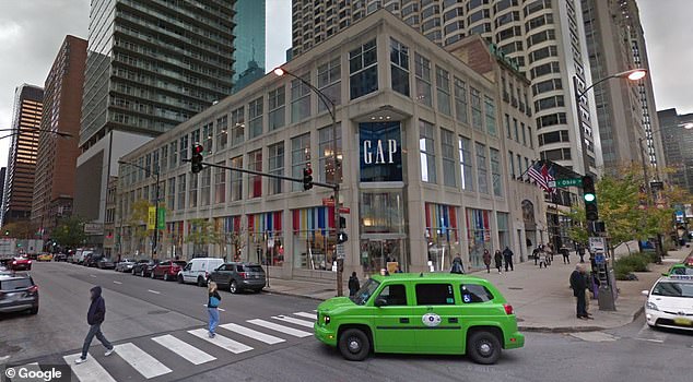 متجر Gap المغلق الآن في 555 Michigan Ave. في Magnificent Mile في شيكاغو