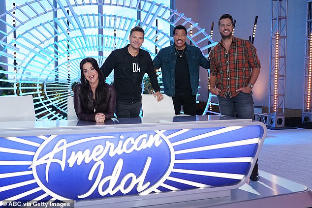 تشغيل لفترة طويلة: عمل Seacrest كمضيف لبرنامج American Idol منذ عرضه لأول مرة في عام 2002