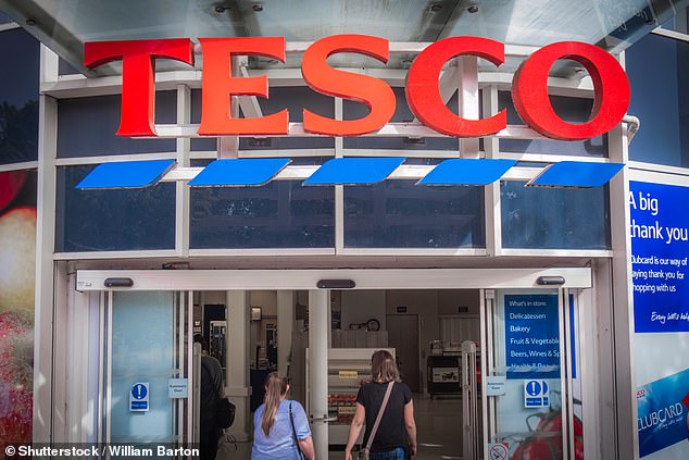 ستظل محلات السوبر ماركت في Tesco مفتوحة من الساعة 8 صباحًا حتى 6 مساءً مع بقاء بعض المتاجر مفتوحة حتى وقت لاحق