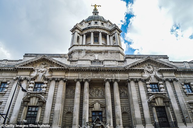 تم العثور على الزوج الملتوي مذنبًا في Old Bailey (في الصورة)