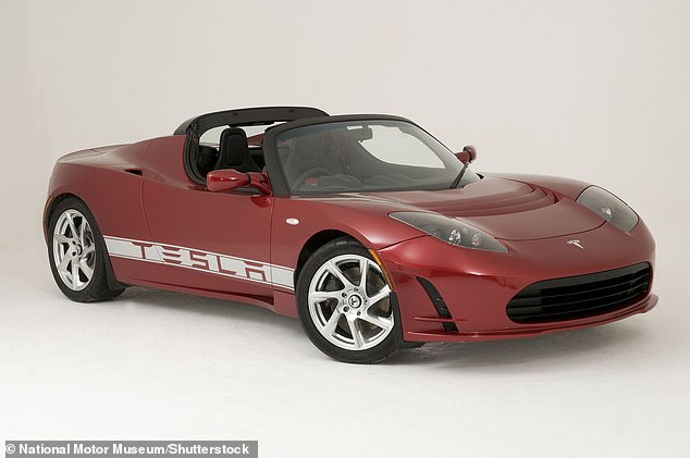 من بنات أفكار شركة Elon Musk ، تكلف Tesla Roadster مبلغ 97000 جنيه إسترليني.