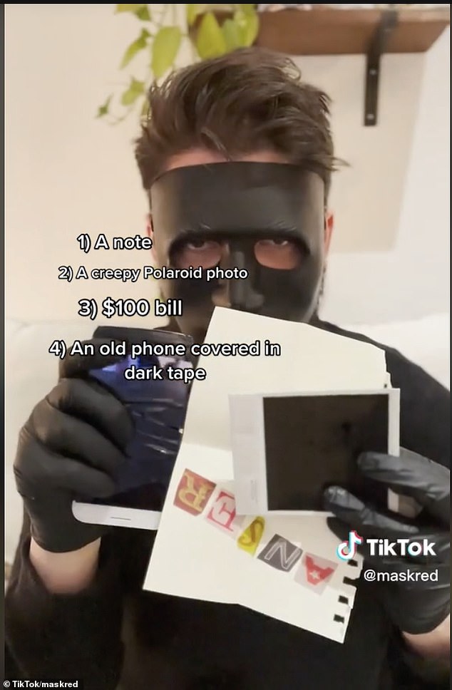 في أحد TikTok ، يصور RedMask نفسه وهو يفتح صندوقه هاتفًا ملفوفًا بشريط لاصق إلى جانب صورة بولارويد ضبابية