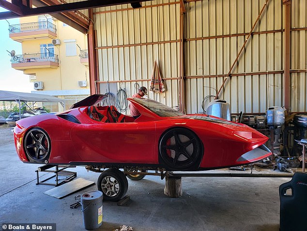 تبيع JetCarUSA السفينة من حوالي 55500 دولار (44000 جنيه إسترليني) لكل طراز