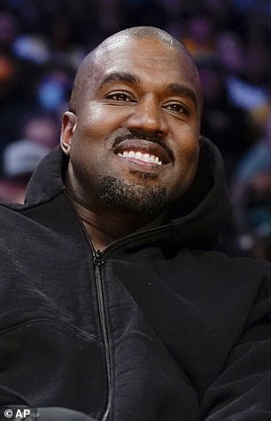 لم يعلن يي رسميًا عن Ye 2024 ، مع استمرار استخدام شعاره القديم Kanye 2020 كاسم للجنة العمل السياسي الخاصة به