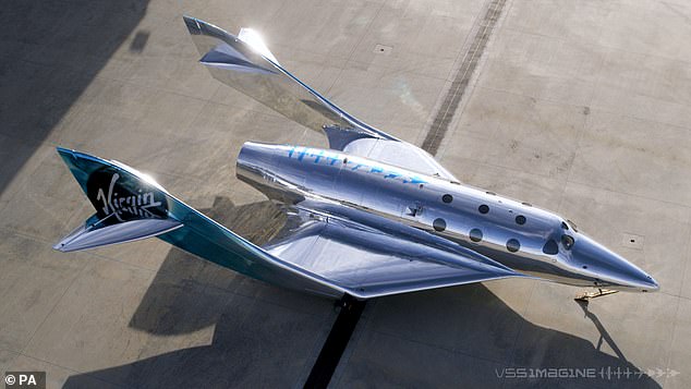 تكلف الرحلات دون المدارية ، مثل تلك التي تقدمها شركة Virgin Galactic لريتشارد برانسون ، أكثر من 350 ألف جنيه إسترليني لكل مقعد