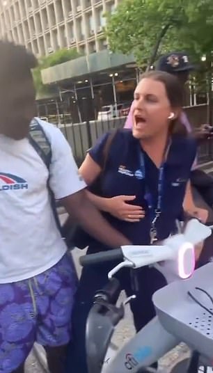 تم التقاط الحادث بالكاميرا في مقطع فيديو انتشر الآن على نطاق واسع