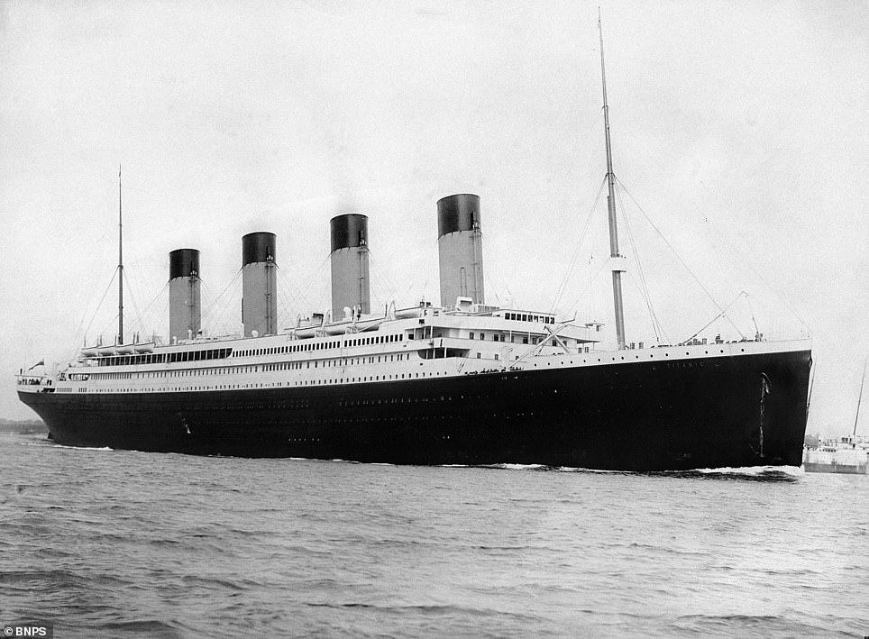 RMS Titanic تغادر في رحلتها الأولى من ساوثهامبتون في 10 أبريل 1912