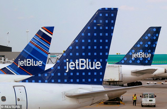 كانت هناك دعوات لـ Jet Blue لمنح المضيفة زيادة عن أدائه الآسر