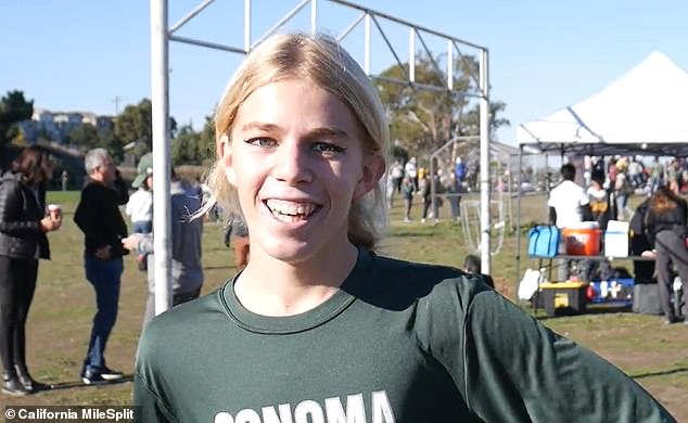 تظهر عداءة المتحولين جنسيا أثينا رايان من كاليفورنيا في مقابلة أجرتها California MileSplit نشرت في 19 نوفمبر 2022