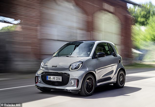 تتوفر خصومات تصل إلى 5.7٪ لدى وكلاء Smart UK لسيارة EQ Fortwo Coupe.  هذا يترجم إلى 1،250 جنيه إسترليني من سعر OTR البالغ 22،225 جنيهًا إسترلينيًا