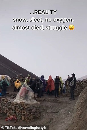 كشفت أن توقعها كان ذروة نابضة بالحياة وسماء زرقاء ولكن بدلاً من ذلك استقبلها الثلج والصقيع وقالت إنها `` كادت أن تموت '' بسبب نقص الأكسجين على ارتفاعات عالية