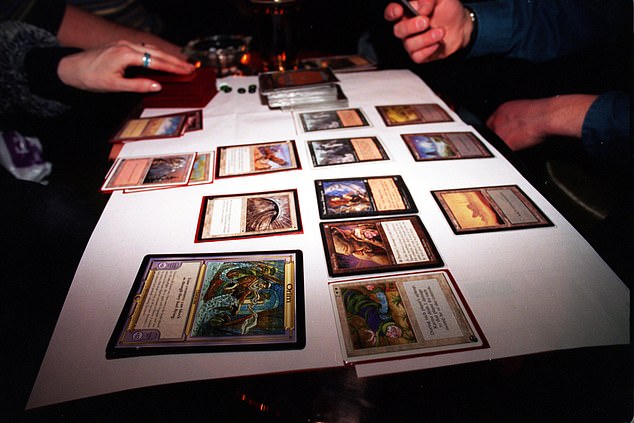 Magic: The Gathering هي لعبة ورق قابلة للتحصيل تم إصدارها في عام 1993 وهي الآن شركة تابعة لشركة Hasbro