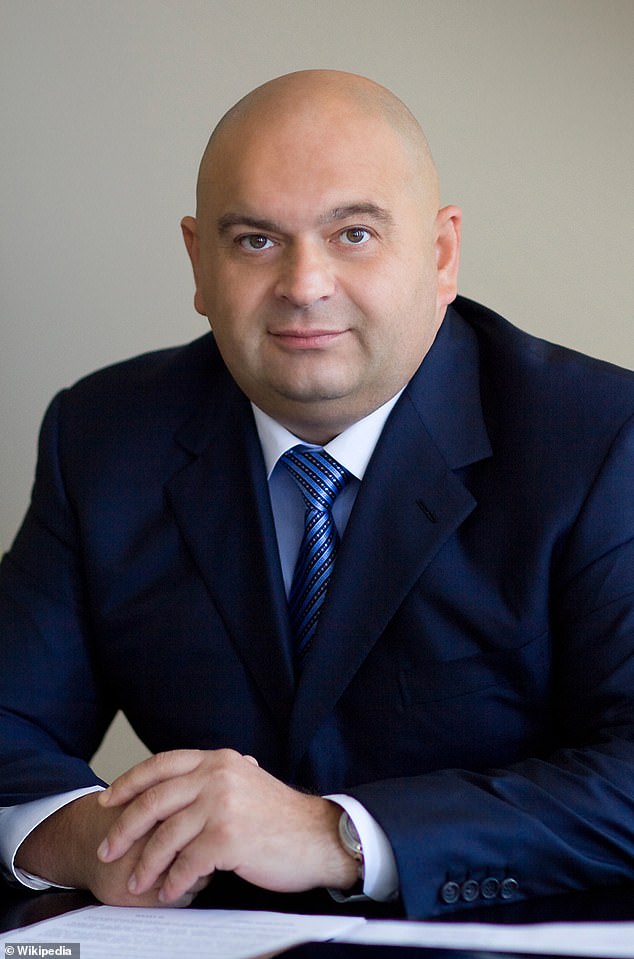في عام 2014 ، كان مالك شركة Burisma Mykola Zlochevsky و Burisma أهدافًا لتحقيق جريمة مالية من قبل مكتب مكافحة الاحتيال الخطير في المملكة المتحدة ، بمساعدة السلطات الأمريكية. أغلقت القضية دون توجيه اتهامات