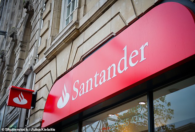 تقدم صفقة التوفير المرتبطة من Santander للعملاء الذين لديهم حساب جاري Santander Edge فائدة بنسبة 4 في المائة على أرصدة تصل إلى 4000 جنيه إسترليني.