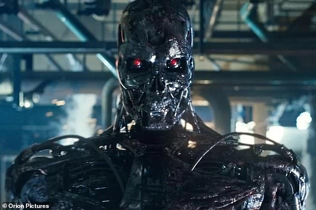 في الصورة: Terminator (ملف الصورة).  ترى سلسلة الأفلام أن الآلات تنقلب على مبدعيها في حرب شاملة