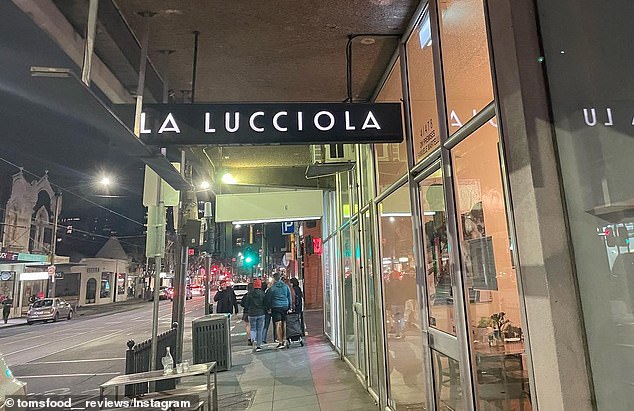 شاهدت شابة تعمل في مطعم La Lucciola في الشريط الشهير سيارة يقودها بتهور شاب كادت أن تتسبب في وقوع حادث مساء يوم السبت.