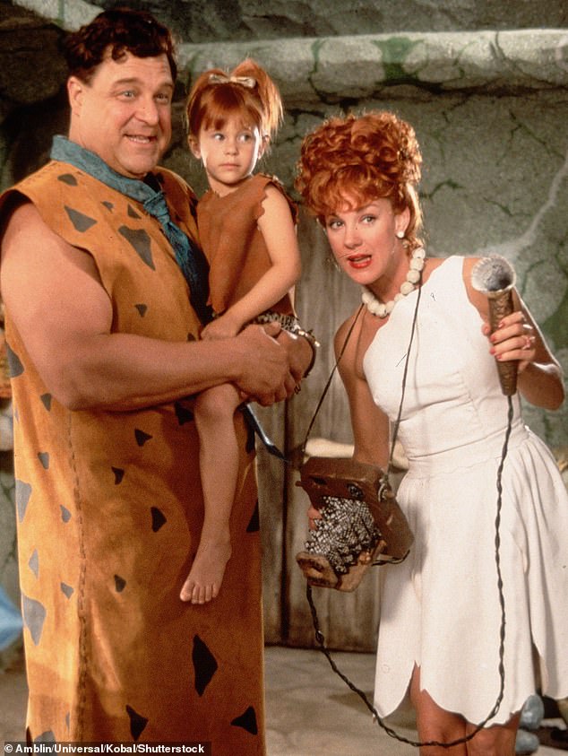 لعبت إليزابيث دور أم العائلة في فيلم The Flintstones ، ويلما فلينتستون ، جنبًا إلى جنب مع جون جودمان الذي لعب دور فريد في فيلم الحركة الحية على الرسوم المتحركة الكلاسيكية.