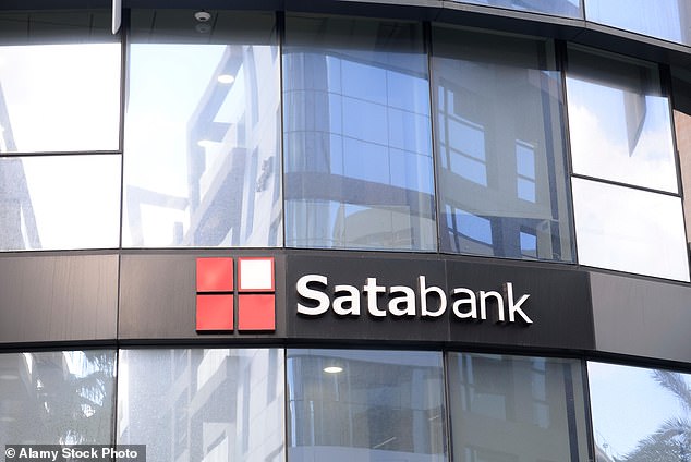 تم إغلاق Satabank في عام 2018 بعد تحقيق أجرته وكالة مكافحة غسل الأموال المالطية ، وحدة تحليل الاستخبارات المالية (FIAU) ، والتي وجدت `` أوجه قصور جسيمة '' في التزامها بقوانين مكافحة غسل الأموال وتمويل الإرهاب في البلاد.