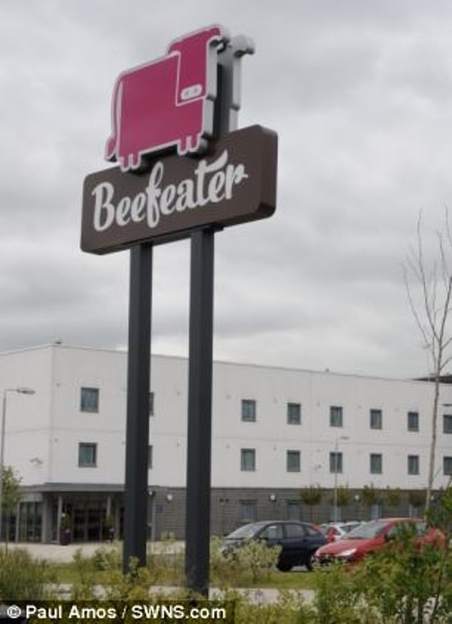 تخطط Whitbread ، ومقرها Houghton Regis ، Bedfordshire ، لتفريغ 250 من 440 مطعمًا للحانة ، يقع معظمها بجوار Premier Inn