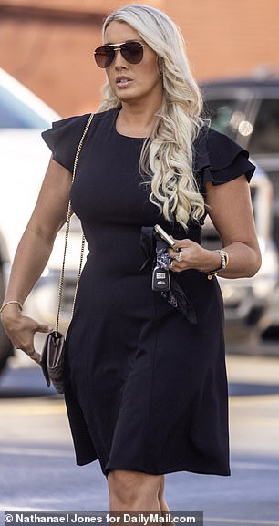 قال مصدر لموقع DailyMail.com: