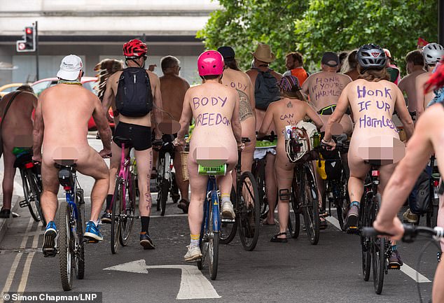 يقام سباق World Naked Bike Ride كل عام منذ عام 2004 ، باستثناء عام 2020 نتيجة لوباء فيروس كورونا ويطلق عليه المنظمون لقب `` أكبر احتجاج عاري في العالم ''.