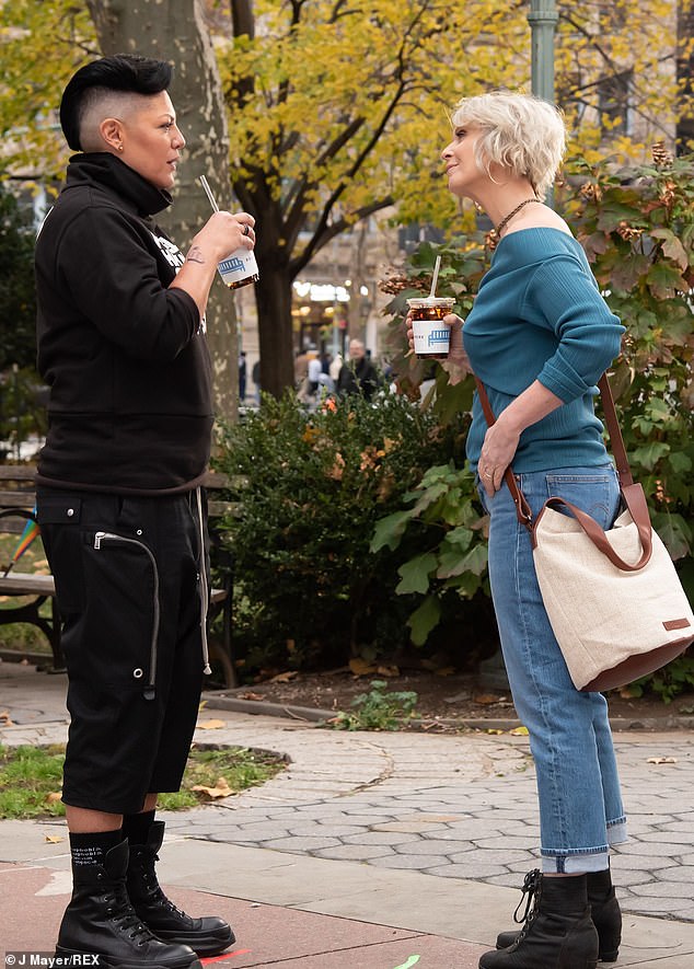 لعبت راميريز دور البطولة إلى جانب أيقونات Sex and the City خلال فترة إعادة التشغيل ، بما في ذلك Cynthia Nixon (يمين)