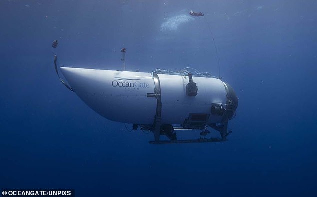 اختفت غواصة OceanGate Titan بعد فترة وجيزة من مغادرتها متجهة إلى حطام تيتانيك صباح الأحد وتناقص إمدادات الأكسجين بها.