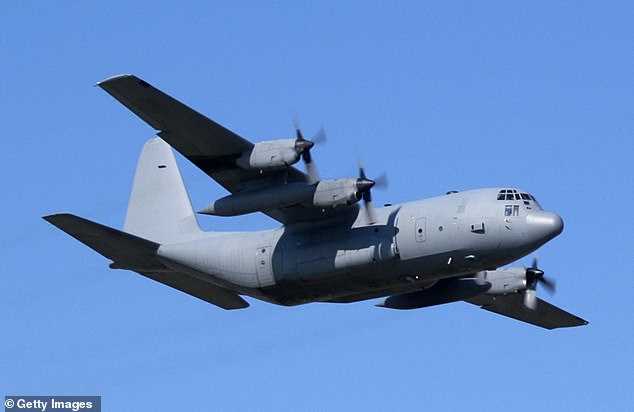 كما تم نشر أربع طائرات من طراز C-130 Hercules.  هذه هي طائرات النقل التي يمكن تكييفها للبحث العلمي والدوريات البحرية ومهام الاستطلاع.  صور الأسهم