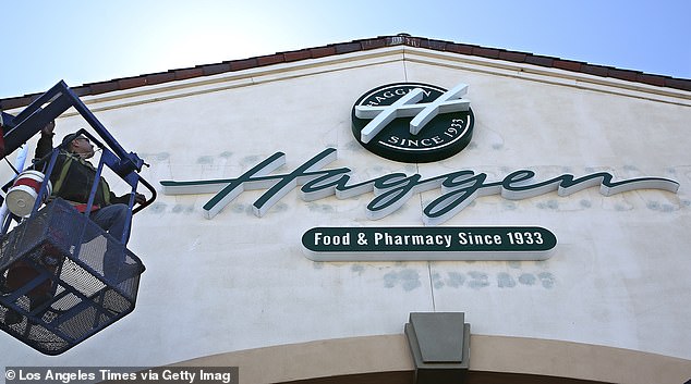 Haggen هي سلسلة بقالة رئيسية في جميع أنحاء ولاية واشنطن ، مملوكة لشركة البقالة العملاقة ألبرتسون