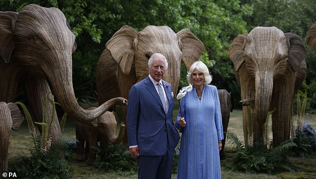 تم تزيين الحديقة في Lancaster House بمنحوتات Lanterna Elephant الخيرية ، والتي كانت جزءًا من معرض `` التعايش '' عبر الحدائق الملكية في عام 2021