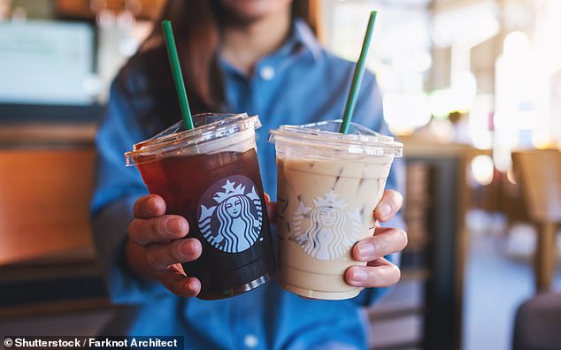 ومع ذلك ، فإن Starbucks caramel Frappuccino مع الحليب شبه منزوع الدسم جاء في 48.5 جرام من السكر أي ما يعادل 12 ملعقة صغيرة (صورة ملف)