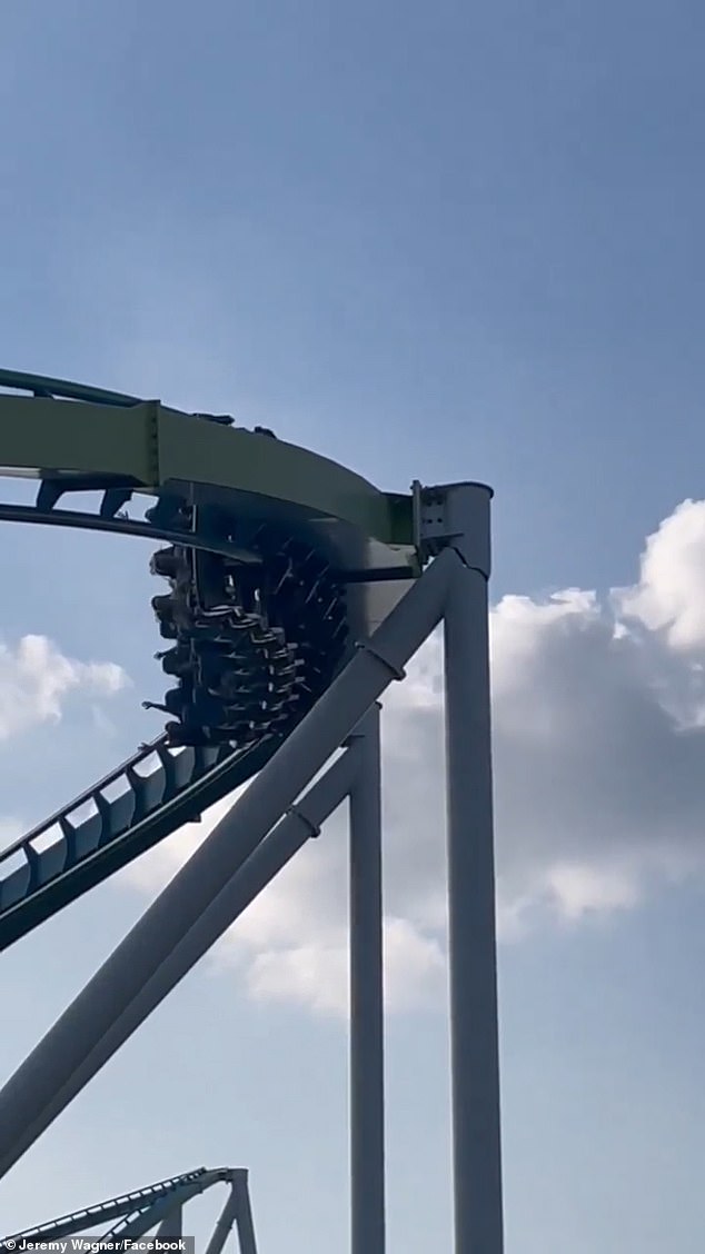 تم افتتاح Fury 325 للجمهور لأول مرة في عام 2015 وتكلف بناؤه حوالي 30 مليون دولار ، وفقًا لتقارير إخبارية.