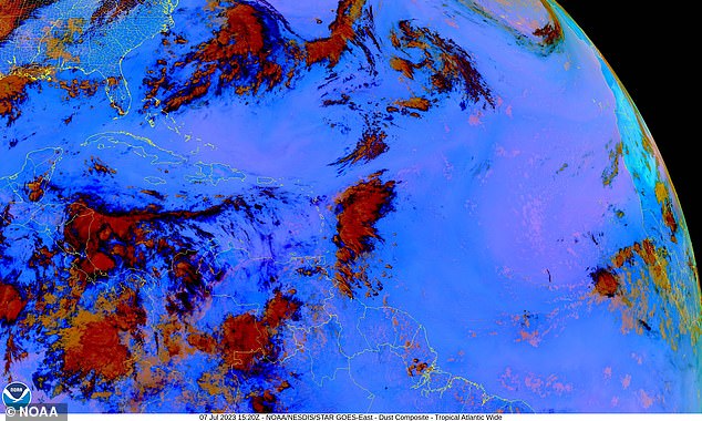 وفقًا لـ NOAA ، عادةً ما تحتل فاشيات الطبقة الهوائية الصحراوية طبقة بسماكة 2 إلى 2.5 ميل من الغلاف الجوي مع بدء القاعدة بحوالي ميل واحد فوق السطح