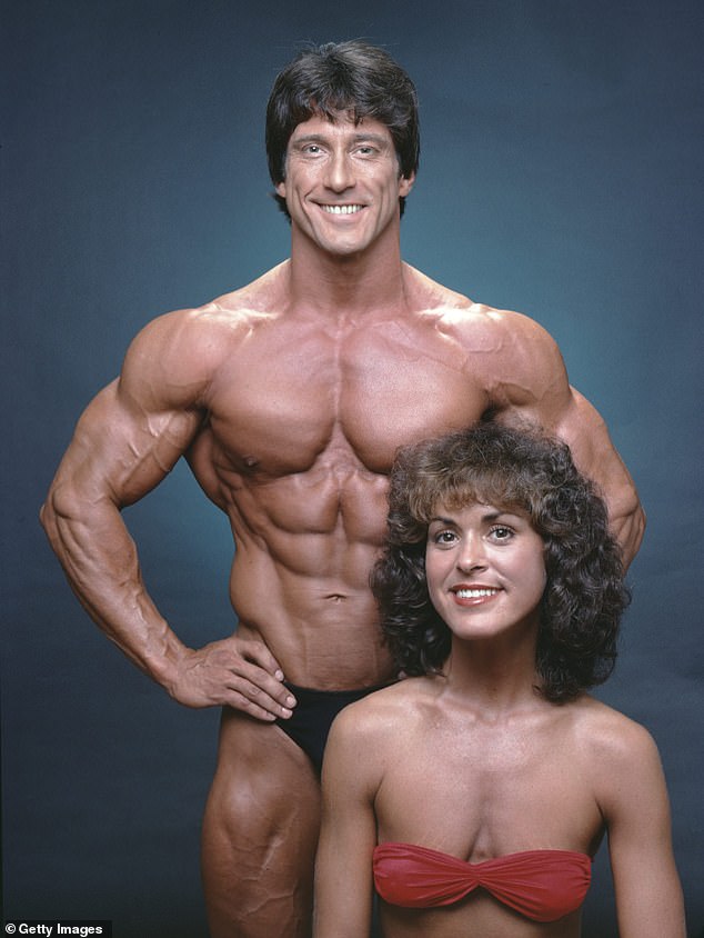 أكد أسطورة كمال الأجسام (في الصورة مع زوجته كريستين في عام 1979) أنه يجب ألا تأكل إلا عندما تكون جائعًا