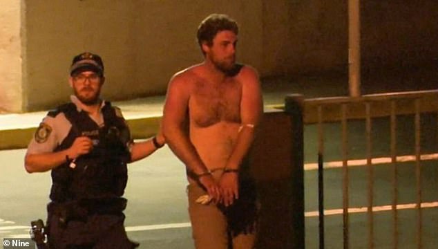 صموئيل وليام ديفيدسون (في الصورة على اليمين) يقضي عقوبة بالسجن لمدة 20 عامًا لقتل الأطفال الأربعة.