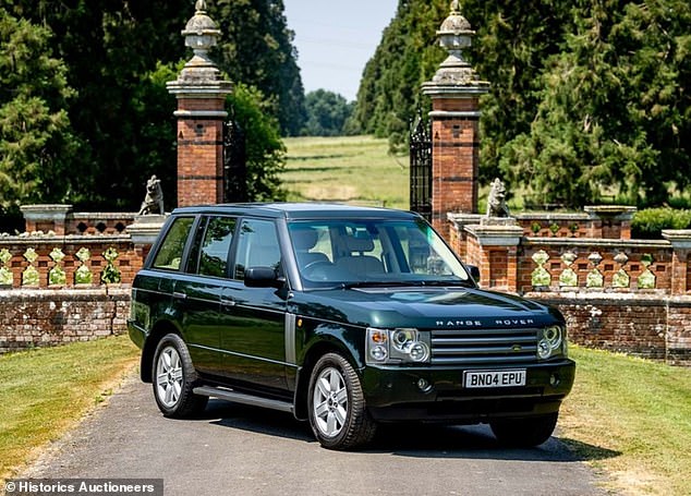 في حين تم التأكيد على أن هذا كان فريدًا من نوعه من قبل Jaguar Land Rover Special Vehicle Operations ، لم يكن لدى البائع تأكيد ملموس على أنه تم إنتاجه لصاحبة الجلالة