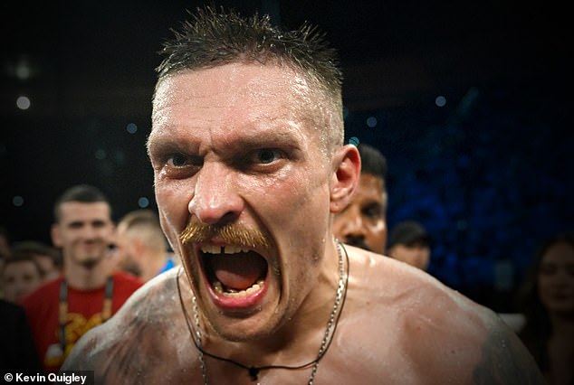 يحمل Usyk حاليًا ألقاب IBF وWBO وWBA للوزن الثقيل، ويحتفظ بها ضد دانيال دوبوا في أغسطس