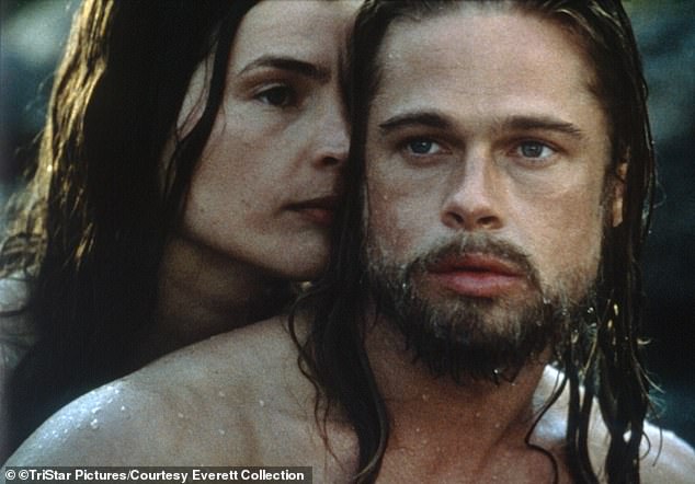 لعبت جوليا أورموند دور البطولة إلى جانب براد بيت في فيلم Legends of the Fall عام 1994، وقالت أورموند إن بيت هو من أقنعها بالتوقيع مع CAA.