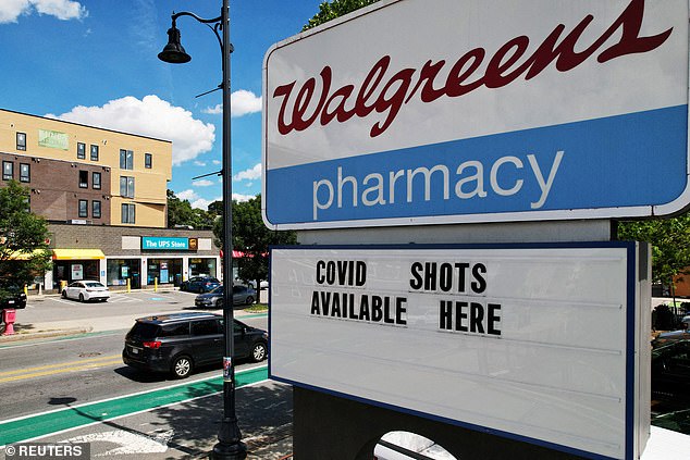 أعرب الموظفون في أكثر من 500 متجر من متاجر Walgreens البالغ عددها 9000 متجرًا في جميع أنحاء البلاد عن اهتمامهم وتضامنهم تجاه 