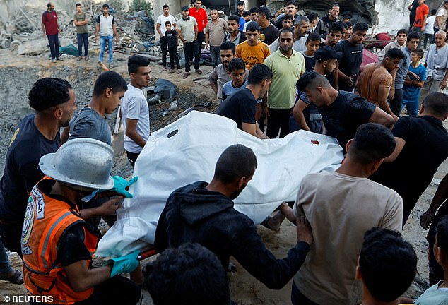 وقال مسؤولون فلسطينيون إن عدد القتلى في غزة وصل بالفعل إلى ما يقرب من 1200 شخص قبل الغزو البري الإسرائيلي المتوقع