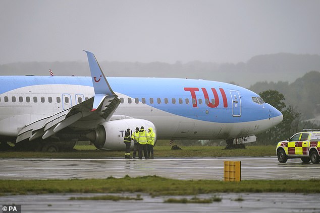 إنجلترا: وصلت خدمات الطوارئ إلى مكان الحادث بعد خروج طائرة TUI عن المدرج في مطار ليدز برادفورد