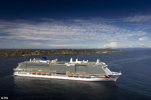 وقد انضمت الآن سفينة الرحلات البحرية P&O Iona (صورة أرشيفية)، التي غادرت ساوثهامبتون قبل ثلاثة أيام متوجهة إلى هامبورغ وروتردام وبروج في بلجيكا، إلى عملية البحث عن الناجين. وقالت قيادة الطوارئ إن الضحايا يمكنهم الحصول على الرعاية الطبية على متن السفينة إيونا