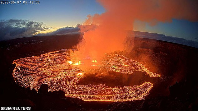 وأخطرها هو بركان كيلويا في هاواي، الذي اندلع في 5 يناير 2023 (في الصورة).  شهدت Kīlauea 50 حدثًا متفجرًا في مايو 1924 خلال فترة أسبوعين ونصف