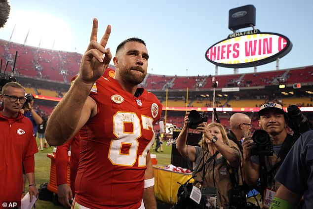 كشف Kelce في البودكاست الخاص به كيف فشل في إيصال رقمه إلى Swift بعد عرض Eras